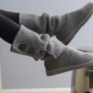 UGG GREY CLASSIC BOOTS